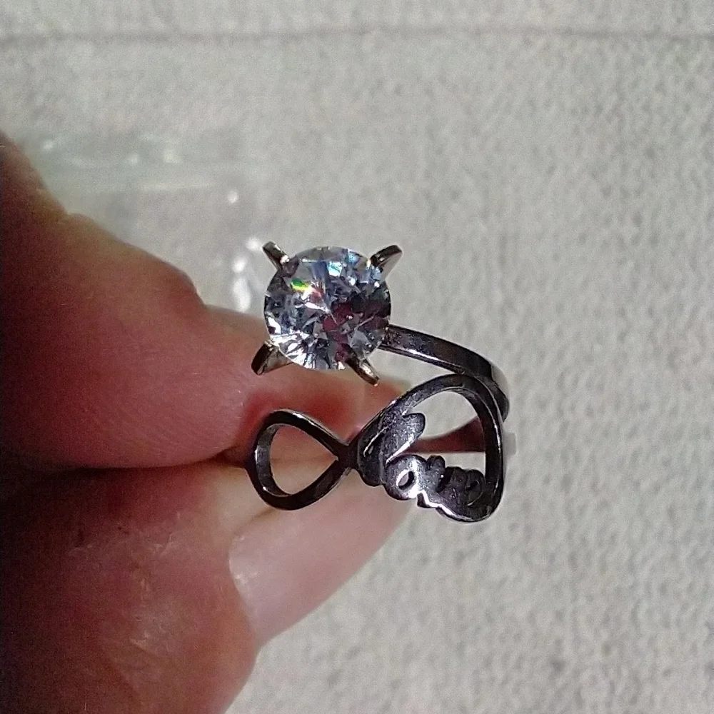 Silvertone stainless steel love 😘 crystal ring 6.5